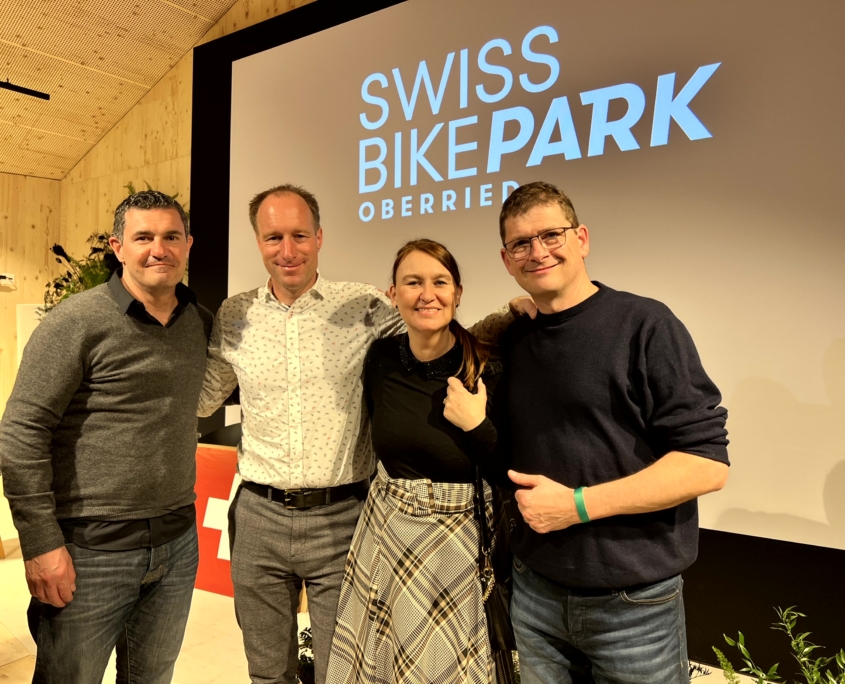 Gruppenfoto mit Thömu Binggeli