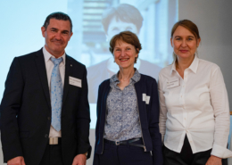 Franziska Teuscher, Gemeinderätin der Stadt Bern und Direktorin für Bildung, Soziales und Sport, zusammen mit Theo Juker, Präsident IGGH und Brigitte Schökle, Geschäftsführerin IGGH