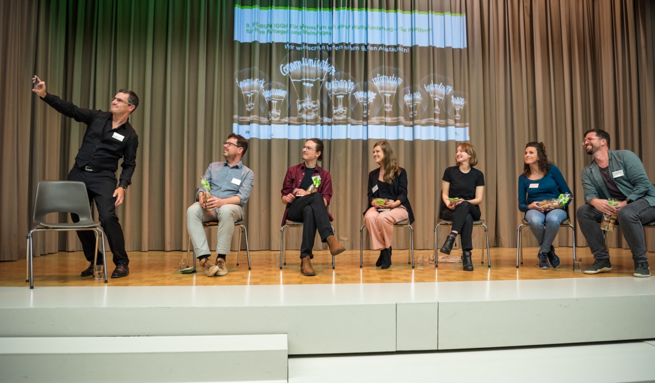 Podiumsdiskussion auf der Bühne
