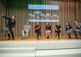 Podiumsdiskussion auf der Bühne